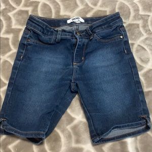 DKNY Capris